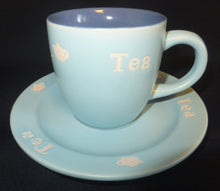 Lade das Bild in den Galerie-Viewer, 2er TEEGEDECK - Keramik / Steingut, Hell & Dunkel Blau, 2färbiges Teekannen Motiv Tea Aufschrift Dekor