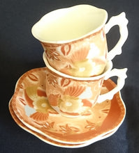 Lade das Bild in den Galerie-Viewer, 10 Teiliges ESPRESSOSERVICE - Porzellan, Perlmutt Effekt Abstrakt Flora Fauna Pflanzen Motiv Gewölbte Form Dekor