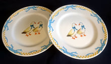 Lade das Bild in den Galerie-Viewer, 2er Set 2er KAFFEEGEDECK "Porcelain Collection" - Porzellan, Ländliches Gänse Schleifen Motiv Dekor