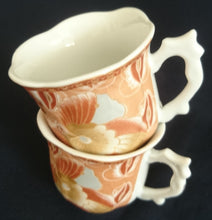 Lade das Bild in den Galerie-Viewer, 2er ESPRESSOGEDECK - Porzellan, Perlmutt Effekt Abstrakt Flora Fauna Pflanzen Motiv Gewölbte Form Dekor