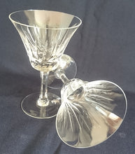 Lade das Bild in den Galerie-Viewer, 2er Set GETRÄNKEGLÄSER - Kristallglas, Klar Symetrischer Linien Schliff Dekor