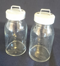 Lade das Bild in den Galerie-Viewer, 5er Set KLEINE VORRATSDÖSCHEN MIT DECKEL - Press- / Hartglas & Metall, Klassische Ländliche Milchbehälter Form