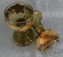 Lade das Bild in den Galerie-Viewer, ANDENKEN RÖMERGLAS "Frankfurt am Main" - Press- / Hartglas, Trauben Blätter Goldklumpen Goldrand Aufschrift Dekor