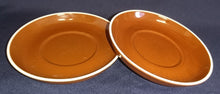 Lade das Bild in den Galerie-Viewer, 2er Set UNTERTASSEN - Porzellan, Klassisch Dekorrand - EUER MARKT