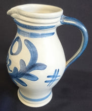 Lade das Bild in den Galerie-Viewer, APFELWEINKRUG BEMBEL - Keramik / Steingut, Aufschrift "VDO 4.12.82" Dekor, Handbemalt