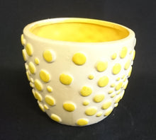 Lade das Bild in den Galerie-Viewer, BLUMENÜBERTOPF - Klein, Keramik / Steingut, Einfärbiges Gelb Dekor