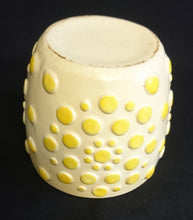 Lade das Bild in den Galerie-Viewer, BLUMENÜBERTOPF - Klein, Keramik / Steingut, Einfärbiges Gelb Dekor