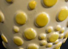 Lade das Bild in den Galerie-Viewer, BLUMENÜBERTOPF - Klein, Keramik / Steingut, Einfärbiges Gelb Dekor