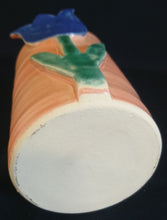 Lade das Bild in den Galerie-Viewer, BLUMENVASE - Keramik / Steingut, Tulpen Blumen Form Dekor, Handarbeit / Handbemalt