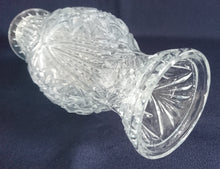 Lade das Bild in den Galerie-Viewer, BLUMENVASE - Press- / Hartglas, Klassisch Style, Abstraktes Geschliffenes Blumendekor