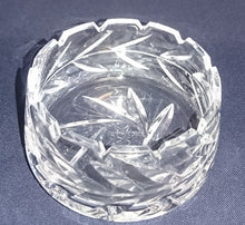 Lade das Bild in den Galerie-Viewer, BONBONSCHÄLCHEN - 24% Pbo Bleikristall, Stern Flora Blatt Blätter Pflanzen Motiv Dekor