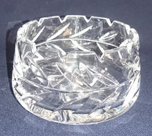 Lade das Bild in den Galerie-Viewer, BONBONSCHÄLCHEN - 24% Pbo Bleikristall, Stern Flora Blatt Blätter Pflanzen Motiv Dekor