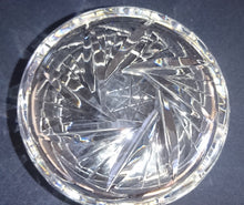 Lade das Bild in den Galerie-Viewer, BONBONSCHÄLCHEN - 24% Pbo Bleikristall, Stern Flora Blatt Blätter Pflanzen Motiv Dekor