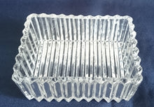 Lade das Bild in den Galerie-Viewer, DIPSCHÄLCHEN - Hartglas, Lineares Gewölbtes Rauten Relief Motiv Dekor