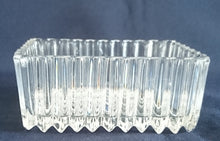 Lade das Bild in den Galerie-Viewer, DIPSCHÄLCHEN - Hartglas, Lineares Gewölbtes Rauten Relief Motiv Dekor