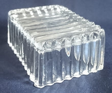 Lade das Bild in den Galerie-Viewer, DIPSCHÄLCHEN - Hartglas, Lineares Gewölbtes Rauten Relief Motiv Dekor