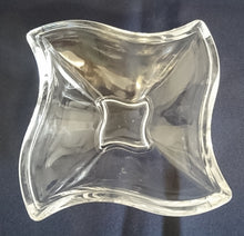 Lade das Bild in den Galerie-Viewer, DESSERTSCHALE - 24% Pbo Bleikristall, Ovales Sternform Design