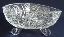 Lade das Bild in den Galerie-Viewer, DREIECKIGE DESSERTSCHALE - Kristallglas, Blumen Blüten Pflanzen Sonne Stern Abstrakt Motiv Schliff