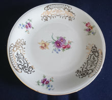 Lade das Bild in den Galerie-Viewer, 2er Set DESSERTTELLER - Porzellan, Unterschiedliches Abstraktes Blumen Motiv Goldrand Dekor (A+B)