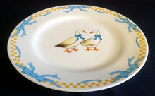 Lade das Bild in den Galerie-Viewer, 2er Set DESSERTTELLER "Porcelain Collection" - Porzellan, Ländliches Gänse Schleifen Motiv Dekor