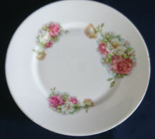 Lade das Bild in den Galerie-Viewer, 2er Set DESSERTTELLER - Porzellan, Rosenblumenstrauß Motiv Goldrand Dekor