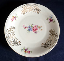 Lade das Bild in den Galerie-Viewer, DESSERTTELLER - Porzellan, Abstraktes Blumen Motiv Goldrand Dekor (C)