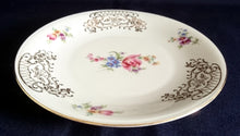 Lade das Bild in den Galerie-Viewer, DESSERTTELLER - Porzellan, Abstraktes Blumen Motiv Goldrand Dekor (C)