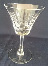 Lade das Bild in den Galerie-Viewer, 2er Set GETRÄNKEGLÄSER - Kristallglas, Klar Symetrischer Linien Schliff Dekor