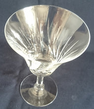 Lade das Bild in den Galerie-Viewer, GETRÄNKEGLAS - Kristallglas, Klar Symetrischer Gebogene Linien Schliff Dekor