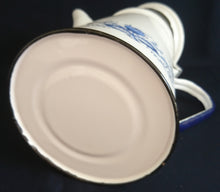 Lade das Bild in den Galerie-Viewer, KAFFEEKANNE MIT DECKEL - Metall / Emaile, Zwiebelmuster Motiv Rand Dekor