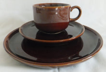 Lade das Bild in den Galerie-Viewer, KAFFEETASSE - Keramik / Steingut, Einfärbiges Dekor (A)