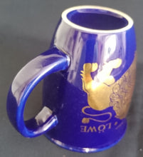 Lade das Bild in den Galerie-Viewer, KAFFEETASSE POTT - Keramik / Steingut, Sternzeichen Datum Schriftzug Löwe Motiv Symbol Dekor