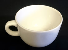 Lade das Bild in den Galerie-Viewer, RIESENTASSE - Keramik / Steingut, Einfärbiges Weißes Dekor