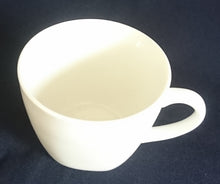 Lade das Bild in den Galerie-Viewer, 2er Set KAFFEETASSEN - Porzellan, Abgerundete Viereckige Quadratische Form Einfärbiges Dekor