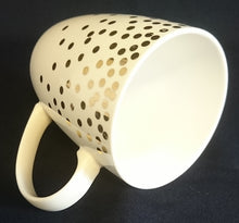 Lade das Bild in den Galerie-Viewer, KAFFEETASSE - Porzellan, Kreise Punkte Dekor