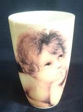 Lade das Bild in den Galerie-Viewer, KAFFEETASSE - Porzellan, Kindliches Engel Motiv Dekor