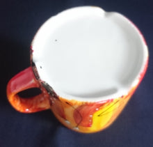 Lade das Bild in den Galerie-Viewer, KAFFEETASSE - Porzellan, Feuer Lava Blüten Motiv Dekor