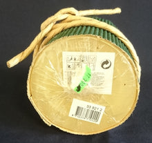 Lade das Bild in den Galerie-Viewer, STANDKERZE - Wachs / Kerzenmaterial, Vanille Aromaduft, Warmweiß (Gelblich), Handarbeit, Rundform, 1 Docht