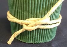 Lade das Bild in den Galerie-Viewer, STANDKERZE - Wachs / Kerzenmaterial, Vanille Aromaduft, Warmweiß (Gelblich), Handarbeit, Rundform, 1 Docht