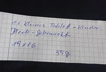 Lade das Bild in den Galerie-Viewer, KINDERTABLETT - Metall / Blech, Roter Rand Zwerge Pferd Karren Haus Besen Schnee Motiv Dekor (G)