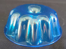 Lade das Bild in den Galerie-Viewer, 6er Set KLEINE DESSERTFORMEN - Kunststoff, Gugelhupf Form Dekor