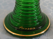 Lade das Bild in den Galerie-Viewer, ANDENKEN RÖMERGLAS "Passau" - Press- / Hartglas, Blüten Pflanzen Goldklumpen Goldrand Aufschrift Dekor