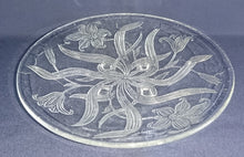 Lade das Bild in den Galerie-Viewer, SCHALE - Hartglas, Blumen Blüten Pflanzen Dekor