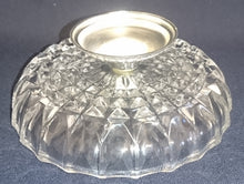 Lade das Bild in den Galerie-Viewer, GEBÄCKSCHALE MIT SILBERFUSS - Hartglas, Geometrisches Abstraktes Dekor