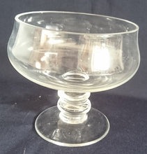 Lade das Bild in den Galerie-Viewer, SCHWIMMKERZENHALTER - Press- / Hartglas, Klar Klassisch Gedrechselte Stiel Form Dekor (G)