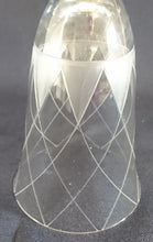 Lade das Bild in den Galerie-Viewer, GETRÄNKEGLAS - Kristallglas, Geometrisches Dreieck Linien Mattiert Geschliffenes Dekor