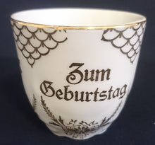 Lade das Bild in den Galerie-Viewer, TEETASSE "Zum Geburtstag" - Porzellan, Goldrand Luftballons Girlanden Blumenblüten Schriftzug Aufschrift Dekor