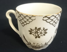 Lade das Bild in den Galerie-Viewer, TEETASSE "Zum Geburtstag" - Porzellan, Goldrand Luftballons Girlanden Blumenblüten Schriftzug Aufschrift Dekor