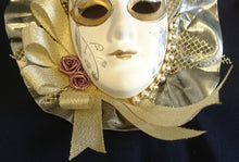 Lade das Bild in den Galerie-Viewer, VENEZIANISCHE MASKE - Stoff / Keramik, Aufhängemöglichkeit, Handarbeit, Handbemalt