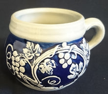 Lade das Bild in den Galerie-Viewer, APFELWEINKRUG BEMBEL - Keramik / Steingut, Weintrauben Pflanzen Dekor